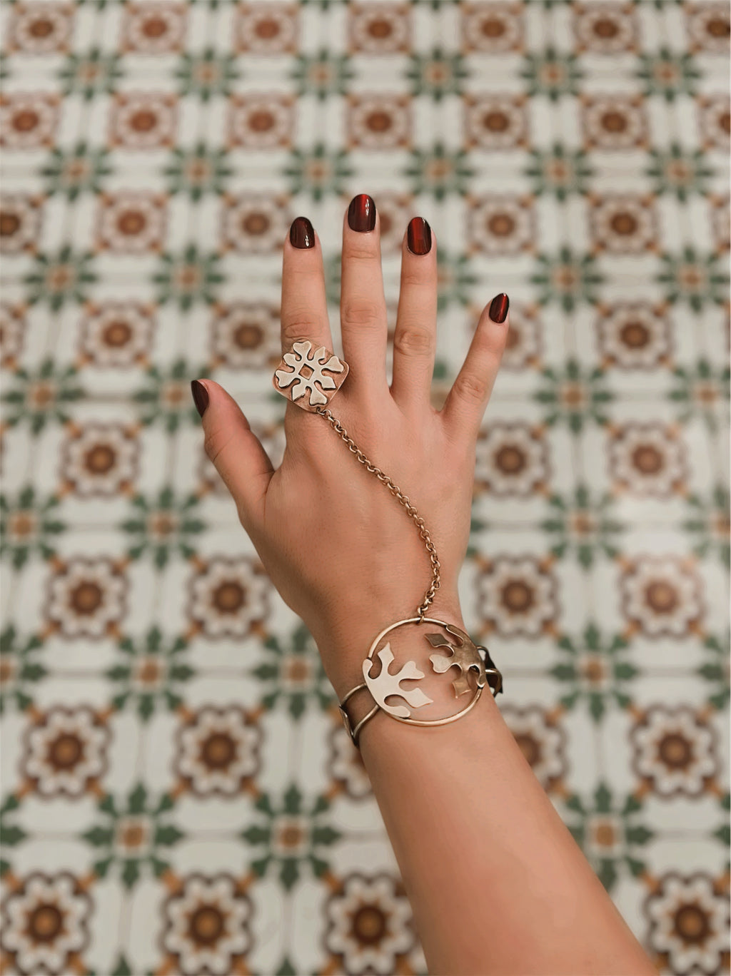 Nido de Flores Hand Harness Bracelet